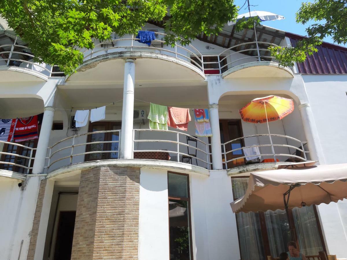 Merabi Guest House Makhinjauri Buitenkant foto