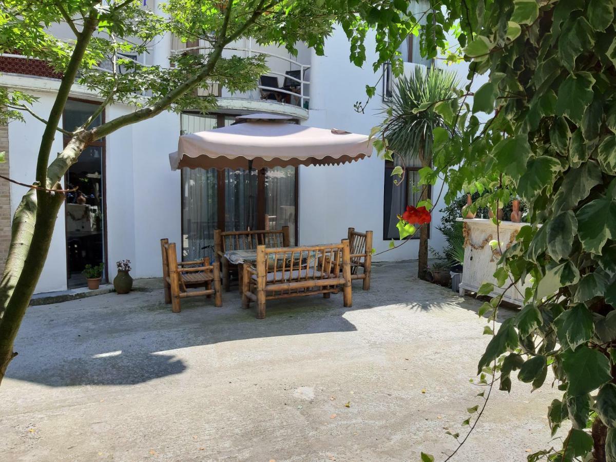 Merabi Guest House Makhinjauri Buitenkant foto