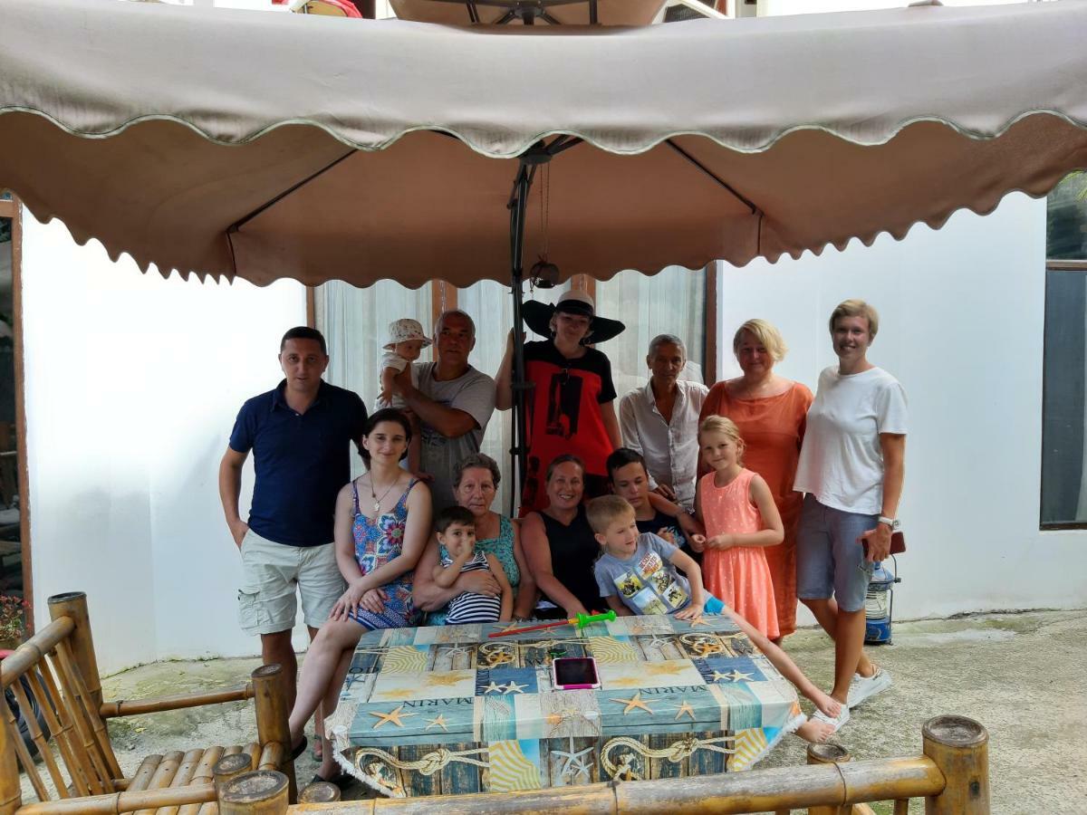 Merabi Guest House Makhinjauri Buitenkant foto